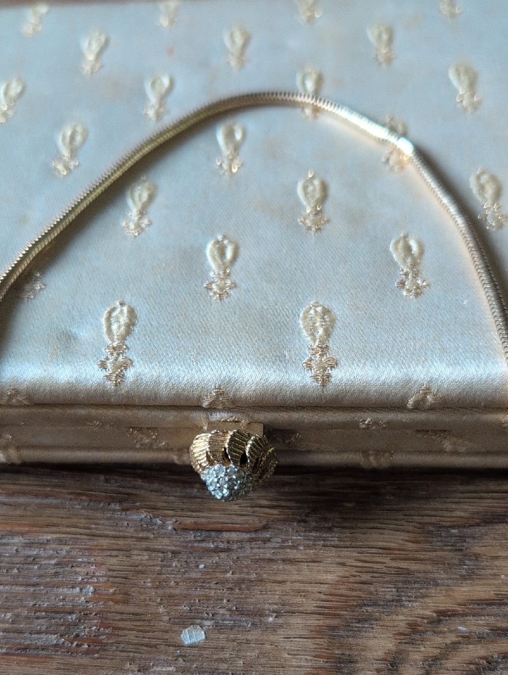 Elegant Embroidered Gold Satin Evening Clutch with Gold Chain & Coin Purse - Picture 2 of 14